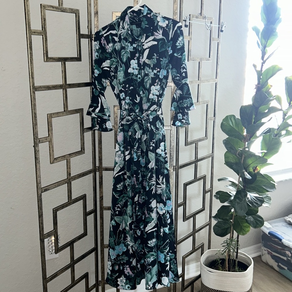Banana Republic flutter sleeve dress